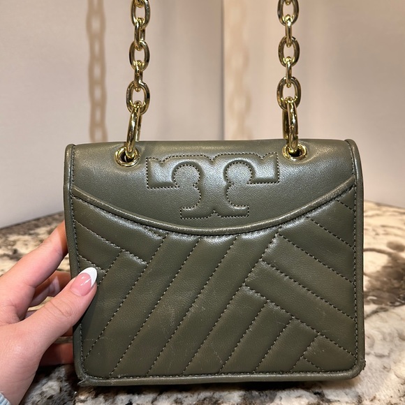 *TORY BURCH!!!* GREEN CROSS BODY BAG!!! - Picture 1 of 5